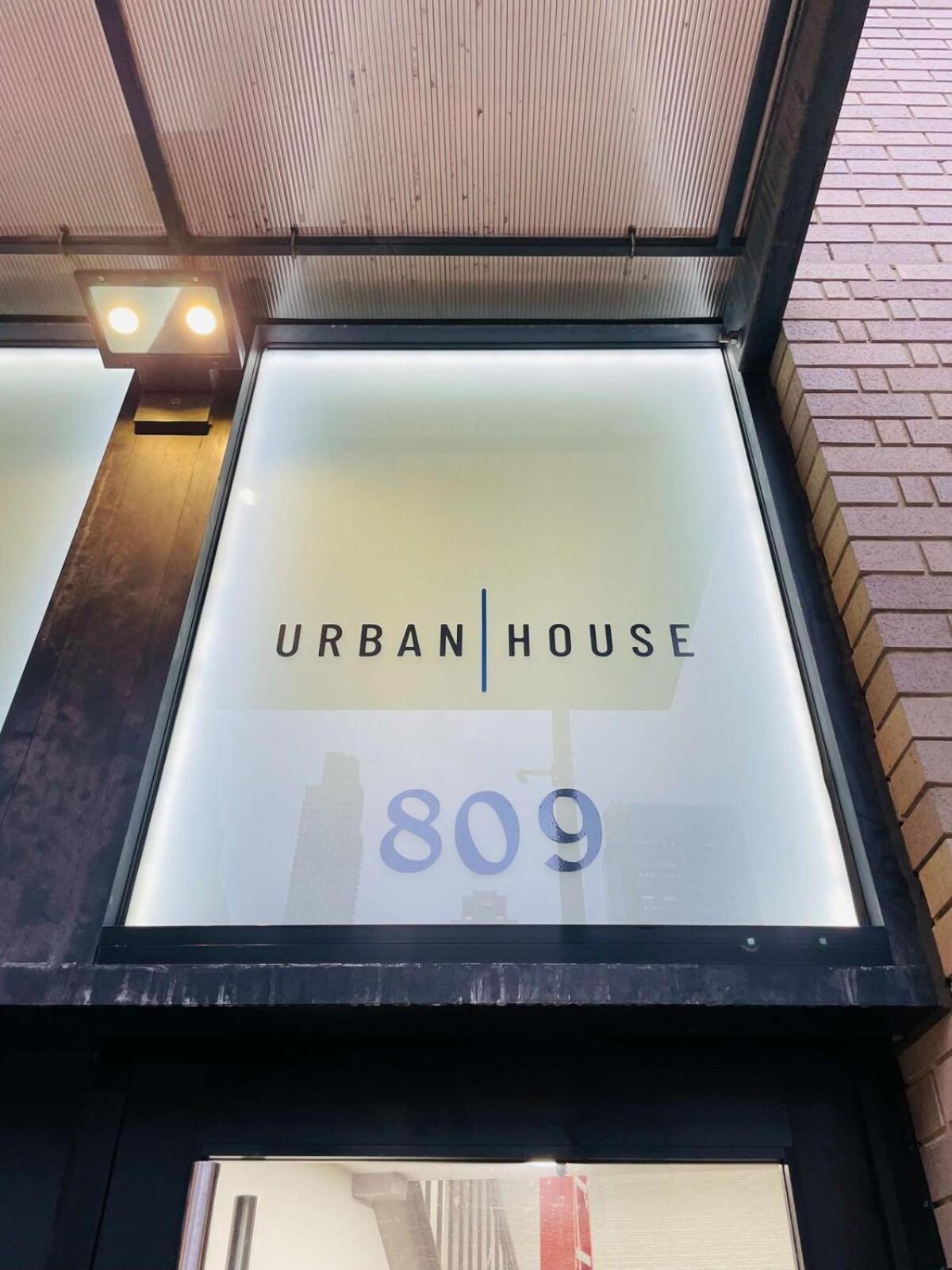 809-3b With A Balcony By Columbus Circle Pangsapuri