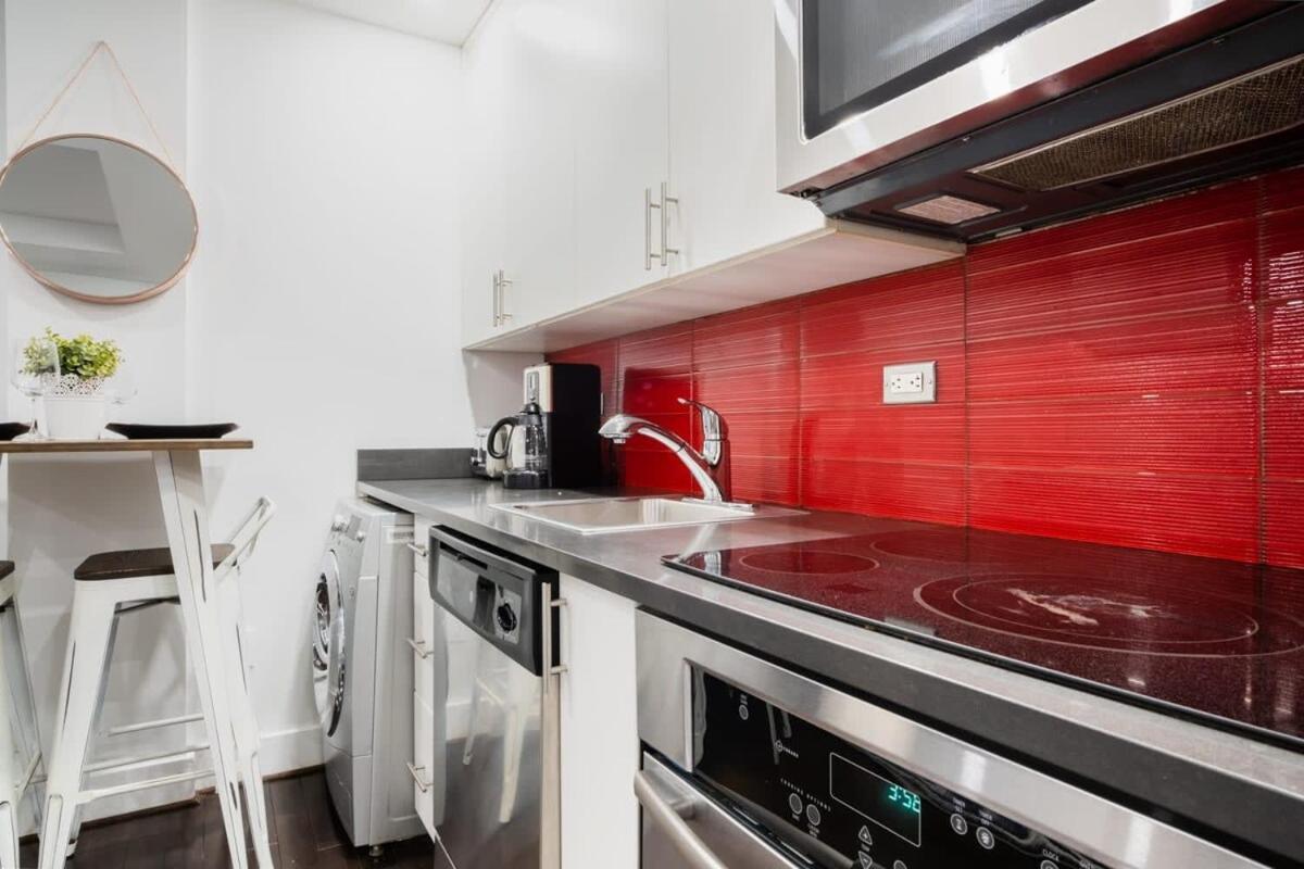 809-3b With A Balcony By Columbus Circle Pangsapuri New York