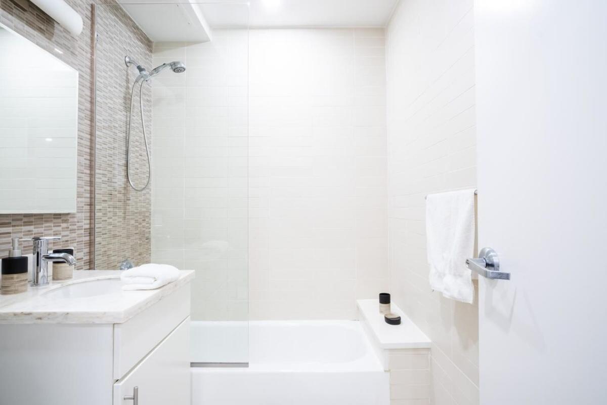 Pangsapuri 809-3b With A Balcony By Columbus Circle New York