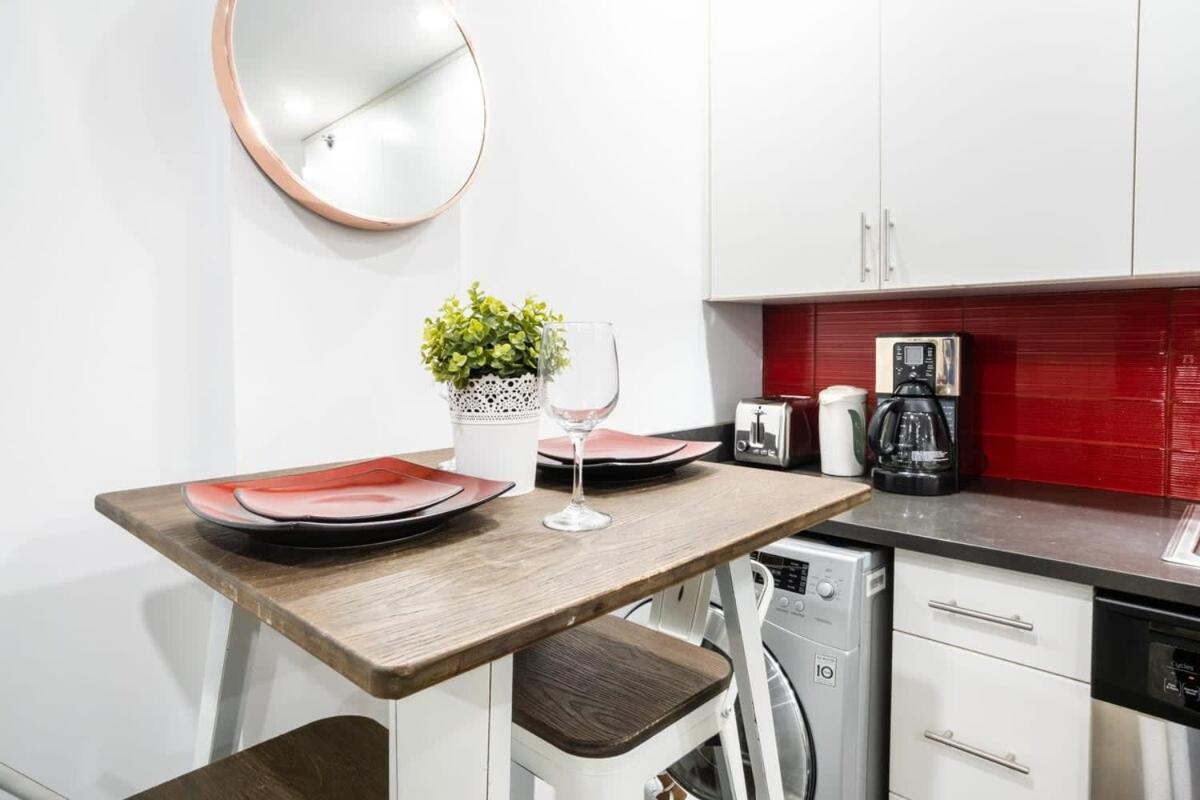 809-3b With A Balcony By Columbus Circle Pangsapuri New York