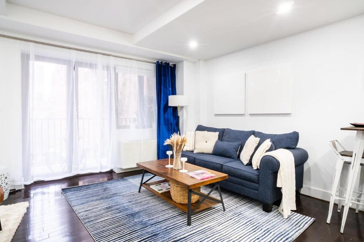 809-3b With A Balcony By Columbus Circle Pangsapuri New York
