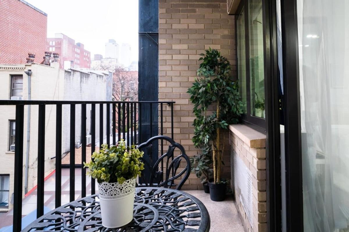 Pangsapuri 809-3b With A Balcony By Columbus Circle New York